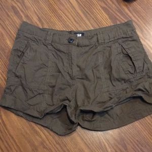 H&M hunter green shorts